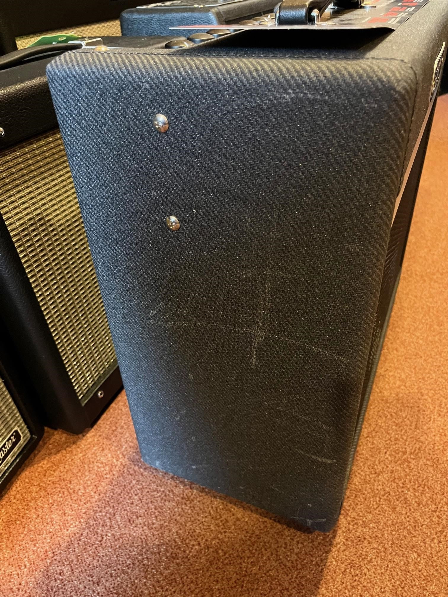 Galerijní obrázek č.1 Lampová komba FENDER Bassbreaker 15 Combo C-Stock