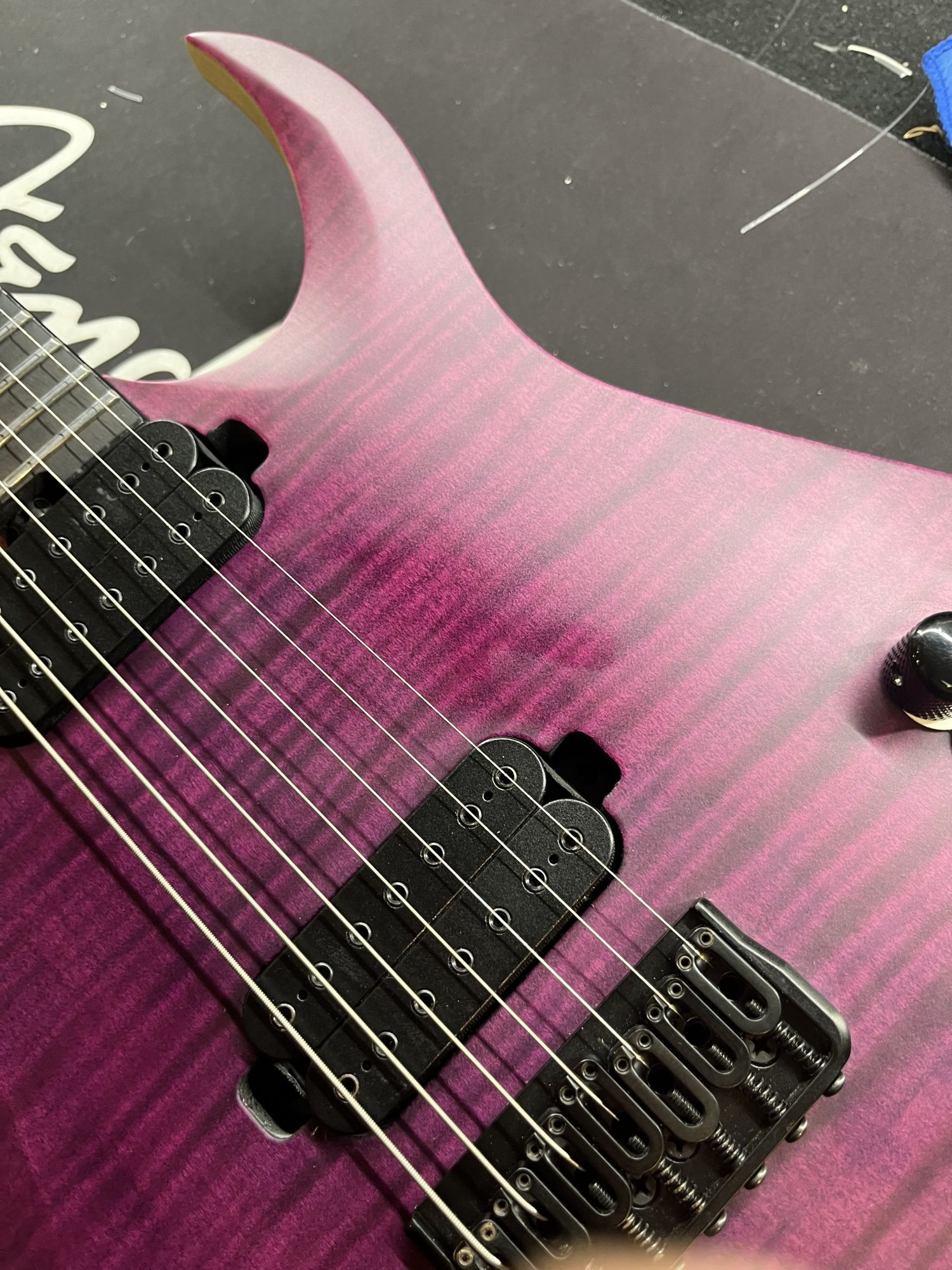 Galerijní obrázek č.5 Elektrické kytary SCHECTER John Browne Tao-7 - Satin Trans Purple C-Stock